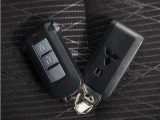 ◆スマートキー◆カギをバッグやポケットに入れたままでもドアロックの開閉ができる『スマートキー』付き!雨天や暗くなってもカギを取り出す必要がなくドアの開錠&エンジンも始動できます