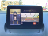 狭い場所での駐車やすれ違いなどでより的確な運転操作に役立つ360°ビューモニターが装備されています。