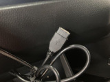 携帯電話の充電やカーナビと連動させ、お気に入りの音楽を車内で聞くことができますよ♪