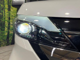 【LEDヘッドライト】悪天候や夜間走行時も良好な視界を確保し安心して運転できる高輝度LEDヘッドライトを装備!点灯速度が早く、消費電力も抑えられています。
