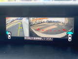 【フロント&サイド&バックカメラ】ドライバーから見にくい死角部分を映像で確認できる前方と左側面にカメラを装着。見通しがきかない場所や住宅密集地などを運転することが多い人におすすめの安心装備です。