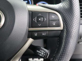 レーダークルーズコントロール(全車速追従機能付)が装備されています。高速道路で定速走行だけでなく、0km/hから約100km/hの広い範囲で先行車との車間距離を適切に保ちながら追従走行ができます。