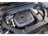 <主要諸元>2.0L 直列4気筒DOHCターボ+スーパーチャージャー+モーター、エンジン:318ps/40.8kgm 前モーター:46ps/16.3kgm 後モーター:87ps/24.5kgm、