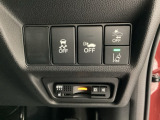 Hondaセンシング用の、VSA解除とレーンキープアシストシステムのメインスイッチなどはハンドルの右側に装備しています。その下にETCがついています。高速道路の料金所の通過も楽々です。