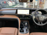 【運転席・インパネまわり】ハンドル・シート・フロアーなど隅々までプロによるクリーニング済み☆彡キレイな車内でドライブが一層快適にお楽しみいただけます!!