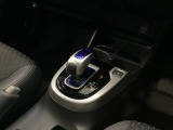 運転席周辺のスマートなレイアウトが、操作のしやすさを実現。快適なドライブをサポートします。