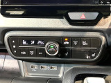 【オートエアコン】一度お好みの温度に設定すれば、車内の温度を検知し風量や温度を自動で調整。暑い…寒い…と何度もスイッチ操作をする必要はありません。快適な車内空間には必須の機能ですね♪