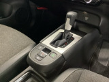 運転席周辺のスマートなレイアウトが、操作のしやすさを実現。快適なドライブをサポートします。