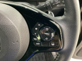 ハンドルにHondaセンシング系のクルーズコントロールやレーンキープアシストなどの操作スイッチが装備されています。ハンドルから手を離さず安全に操作できます。