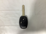 キーレスエントリー付きです。ドアの開け閉めの際に、ボタン操作でキーの差し込み不要です。通常のキーもスペアとして用意しております。