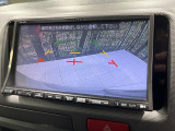 【バックカメラ】駐車時に後方がリアルタイム映像で確認できます。大型商業施設や立体駐車場での駐車時や、夜間のバック時に大活躍!運転スキルに関わらず、今や必須となった装備のひとつです!