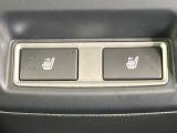 【前席+後席シートヒーター】寒い日に重宝するシートヒーターを後席にも装備!エアコンより早く温まってくれるので寒がりの人も安心ですね♪エアコンの温風は乾燥するから苦手、という方にもをおすすめです。