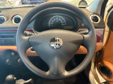 メイクアップ車とは言っても、中身は中古車です。しかし、それを感じさせないのがミツオカのメイクアップ。例えばこちらのハンドルにはスレやキズが一切ございません。