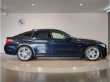 【BMWの伝統-3】BMWのお車は、“駆け抜ける歓び”を体現しております。走行の安定性とコーナリングの良さを追求し、思い通りにハンドルの操作可能です。