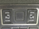 【両側パワースライドドア】スマートキーや運転席のスイッチで後席両側スライドドアの開閉が可能♪電動だから力を入れてドアを開ける必要が無く、小さなお子様でも簡単に開け閉めでき快適です♪