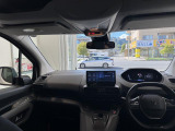 プジョー独自のi-Cockpit