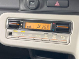 【オートエアコン】一度お好みの温度に設定すれば、車内の温度を検知し風量や温度を自動で調整。暑い…寒い…と何度もスイッチ操作をする必要はありません。快適な車内空間には必須の機能ですね♪