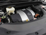 2GR-FXS型 3.5L V型6気筒エンジンと交流電動機のハイブリッドシステムを搭載、駆動方式は4WDです。