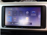 『1台』のお車に対して、3名体制で日々議論を重ね仕入れを行っております。