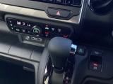 オートエアコンと運転席と助手席にシートヒーターも装備されてますので寒い日にも快適です。