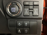 【コーナーセンサー】前後にコーナーセンサーがついているので、障害物までの距離に応じて警告音を変えて知らせてくれるので、縦列駐車や駐車場・車庫などでの取り回しが楽になりますよ♪