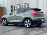 北欧の革新性が生み出したコンパクト・シティSUV。ボルボXC40に、新たにラインナップされたピュアEVモデルです。ボルボのピュアE Vを象徴するフレームレスグリルプレートをはじめエクステリアを刷新。