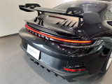 GT3はモータースポーツで実証された設計と最大限のパフォーマンスにより、サーキットでのドライビングを公道へとに橋渡しします。