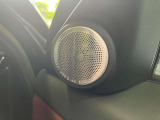 【MERIDIANサラウンド】低音から高音までをクリアに再現し車内に臨場感溢れる音響空間を提供致します。