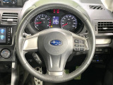 【純正革巻きステアリング】上質な革を使用することで、手にしっかり馴染みとても運転しやすいハンドルです♪