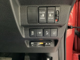 両側電動スライドドアは運転席から操作ができるよう、操作スイッチが付いています。その下にはHondaセンシング用のメインスイッチやETCがついています。高速道路の料金所の通過も楽々です!