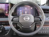 ハンドルの右側にはプロパイロットシステムのスイッチが付いているので、高速道路の運転が楽になりますよ!左側のオーディオ操作のスイッチにて音量調整等をナビを直接触ることなく操作ができます。
