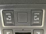 【両側パワースライドドア】スマートキーや運転席のスイッチで後席両側スライドドアの開閉が可能♪電動だから力を入れてドアを開ける必要が無く、小さなお子様でも簡単に開け閉めでき快適です♪