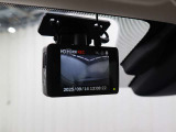 交通事故処理の迅速化等、運転中の「万が一」を記録してくれ、もしもの時も心強いドライブレコーダーを装備しています。