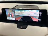 【360°ビューモニター】専用のカメラにより、上から見下ろしたような視点で360度クルマの周囲を確認することができます☆死角部分も確認しやすく、狭い場所での切り返しや駐車もスムーズに行えます。