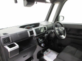 ダイハツのお店では、ダイハツ車を知り尽くしたプロフェッショナルが、専用の診断機器を使って各システムを点検しております。