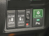 【両側パワースライドドア】スマートキーや運転席のスイッチで後席両側スライドドアの開閉が可能♪電動だから力を入れてドアを開ける必要が無く、小さなお子様でも簡単に開け閉めでき快適です♪