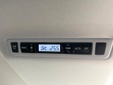 【リアオートエアコン】広い後部座席には必須の機能!風量や温度を自動で調整し前席と同様な車内環境にしてくれるリアオートエアコンを装備。夏の暑さも冬の寒さもストレスなく快適にお過ごしいただけます♪