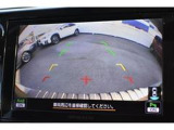 シフトレバーをリバースにすると連動してサイドカメラ映像&バックセンサーに切り替わります。