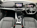 インテリアはブラックを基調とした内装になっております。飽きの来ないドイツ車らしい内装です。