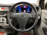 シンプルで簡単操作の運転席ですよ♪