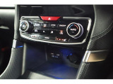 【左右独立エアコン】☆運転席と助手席で違う温度設定が可能。寒がりと暑がりが同時に乗っても快適に設定できます。