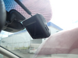 純正前カメラのドラレコ装着車両です。今の時代には必要な装備ですね。
