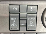 【両側パワースライドドア】スマートキーや運転席のスイッチで後席両側スライドドアの開閉が可能♪電動だから力を入れてドアを開ける必要が無く、小さなお子様でも簡単に開け閉めでき快適です♪