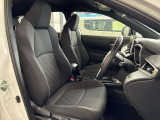 運転席の画像です。充分なスペースがあり、ゆったりした状態で運転していただけます♪