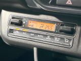 【オートエアコン】一度お好みの温度に設定すれば、車内の温度を検知し風量や温度を自動で調整。暑い…寒い…と何度もスイッチ操作をする必要はありません。快適な車内空間には必須の機能ですね♪
