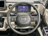 インテリアに合わせたデザインのステアリングは、運転される方のことも考え、運転しやすい形状、大きさです。是非一度、実際に触ってお確かめください。