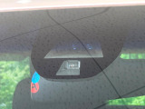 【シティブレーキアクティブシステム】低速走行中に前方の車両等を認識し、衝突しそうな時は警報とブレーキで衝突回避と被害軽減をアシスト。より安全にドライブをお楽しみいただけます。