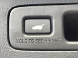 【パワーバックドア】スマートキーや運転席のボタンを押すだけでリアゲートが自動で開閉します!荷物を持っている時や、高い位置にあるバックドアを閉める際に便利な機能です♪