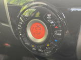 【オートエアコン】一度お好みの温度に設定すれば、車内の温度を検知し風量や温度を自動で調整。暑い…寒い…と何度もスイッチ操作をする必要はありません。快適な車内空間には必須の機能ですね♪