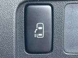 【パワースライドドア】スマートキーや運転席のスイッチでスライドドアの開閉が可能♪電動だから力を入れてドアを開ける必要が無く、小さいお子様でも、重い荷物を持っている時もラクに開け閉めできます♪